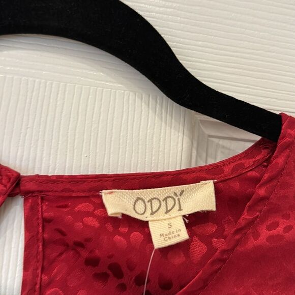 Red leopard silky blouse. Ruffle sleeves. Gorgeous! Size small runs bigger - Picture 5 of 12